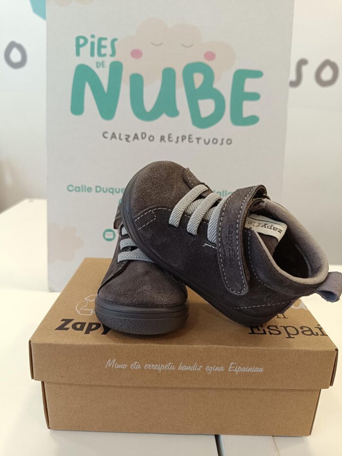 Botas Respetuosas ZapyFlex Modelo AK310260 Bolonia Gris-Gris Perla - Imagen 3