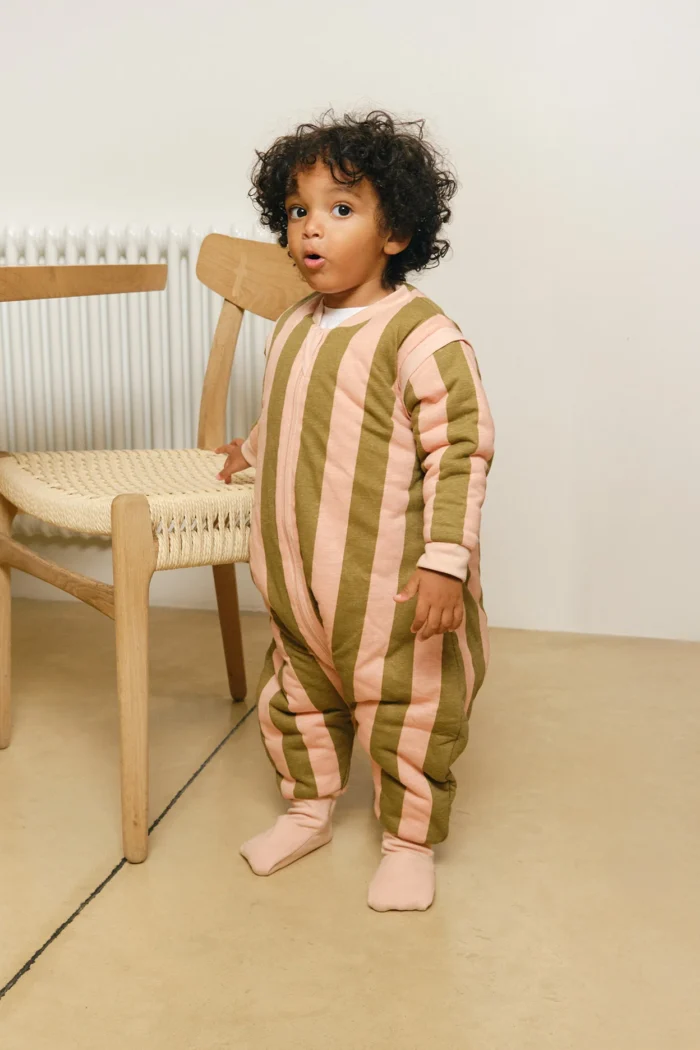 PIJAMA MANTA CON MANGAS Y CALCETINES ANTIDESLIZANTES-TOG 2.5-KHAKI&ROSE STRIPES - Imagen 2