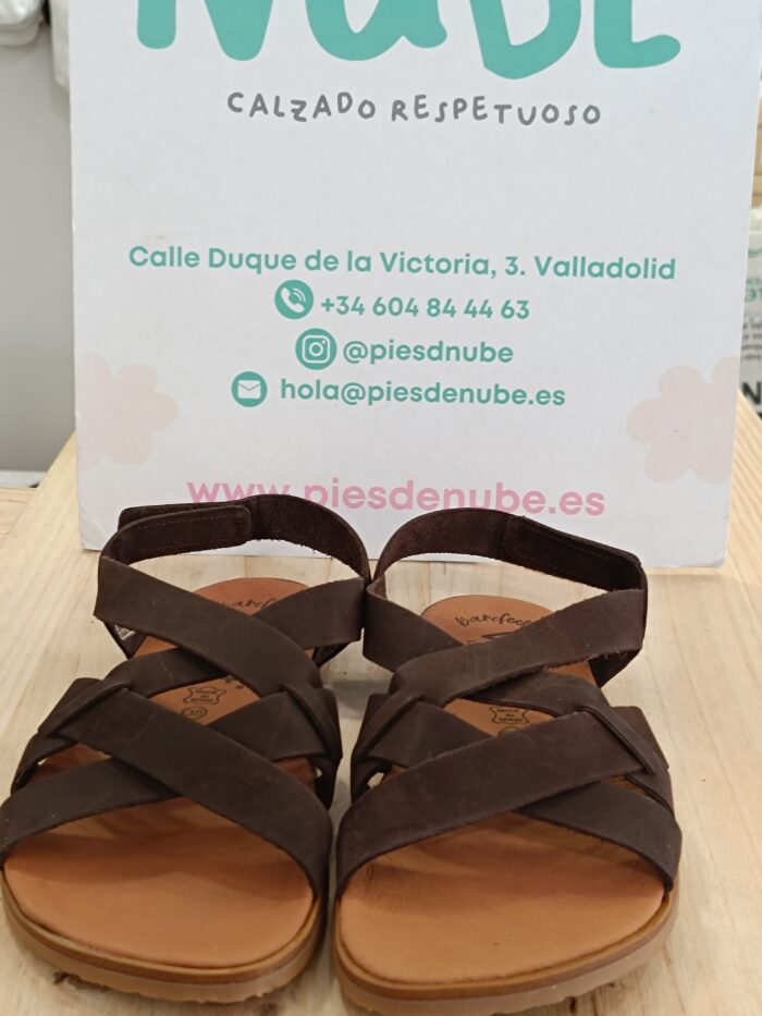 Sandalia Barefoot Vivant Brisa Nobuck Marrón - Imagen 2