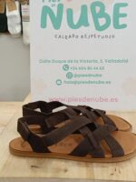 Sandalia Barefoot Vivant Brisa Nobuck Marrón